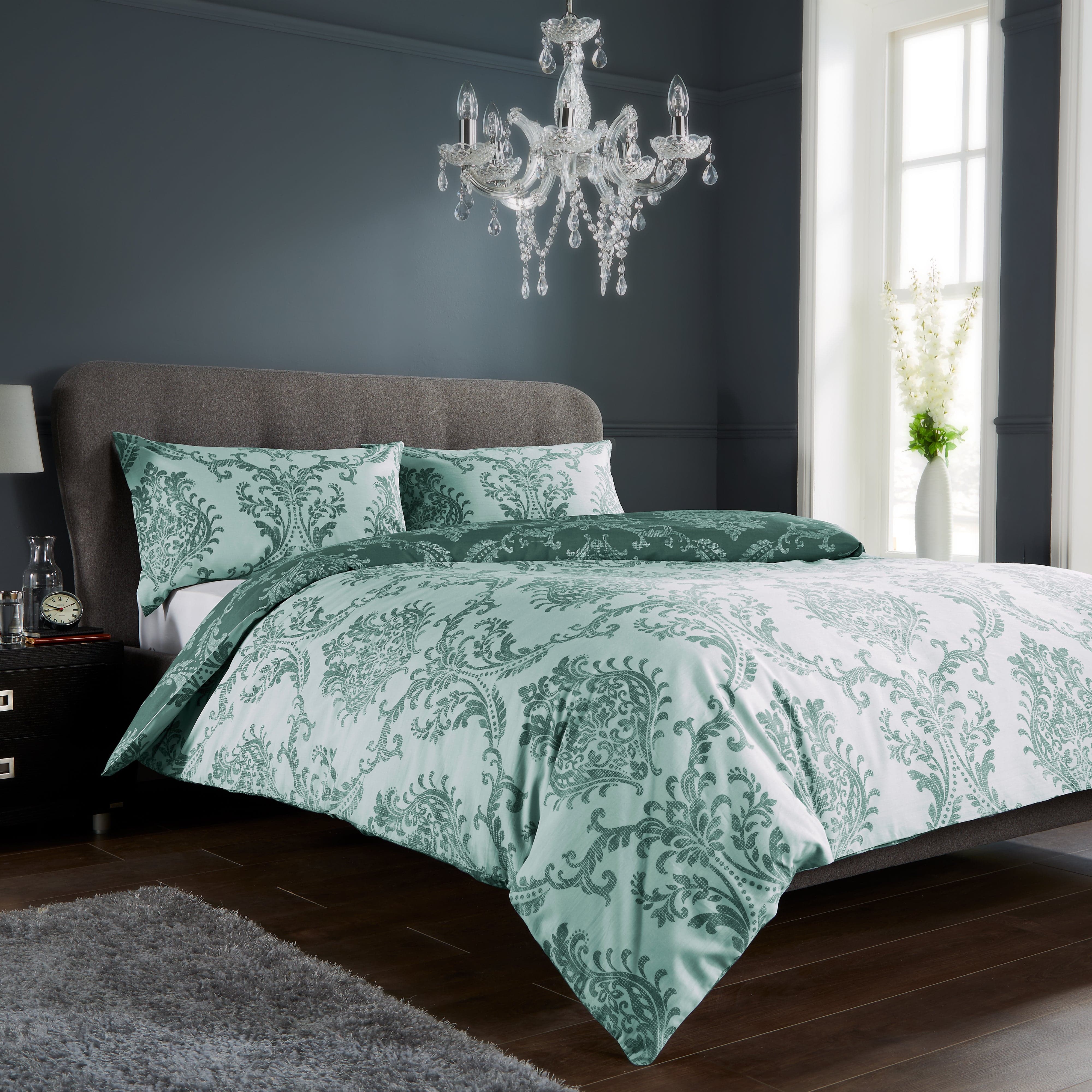 New Dowry outlet World Queen Duvet Set !