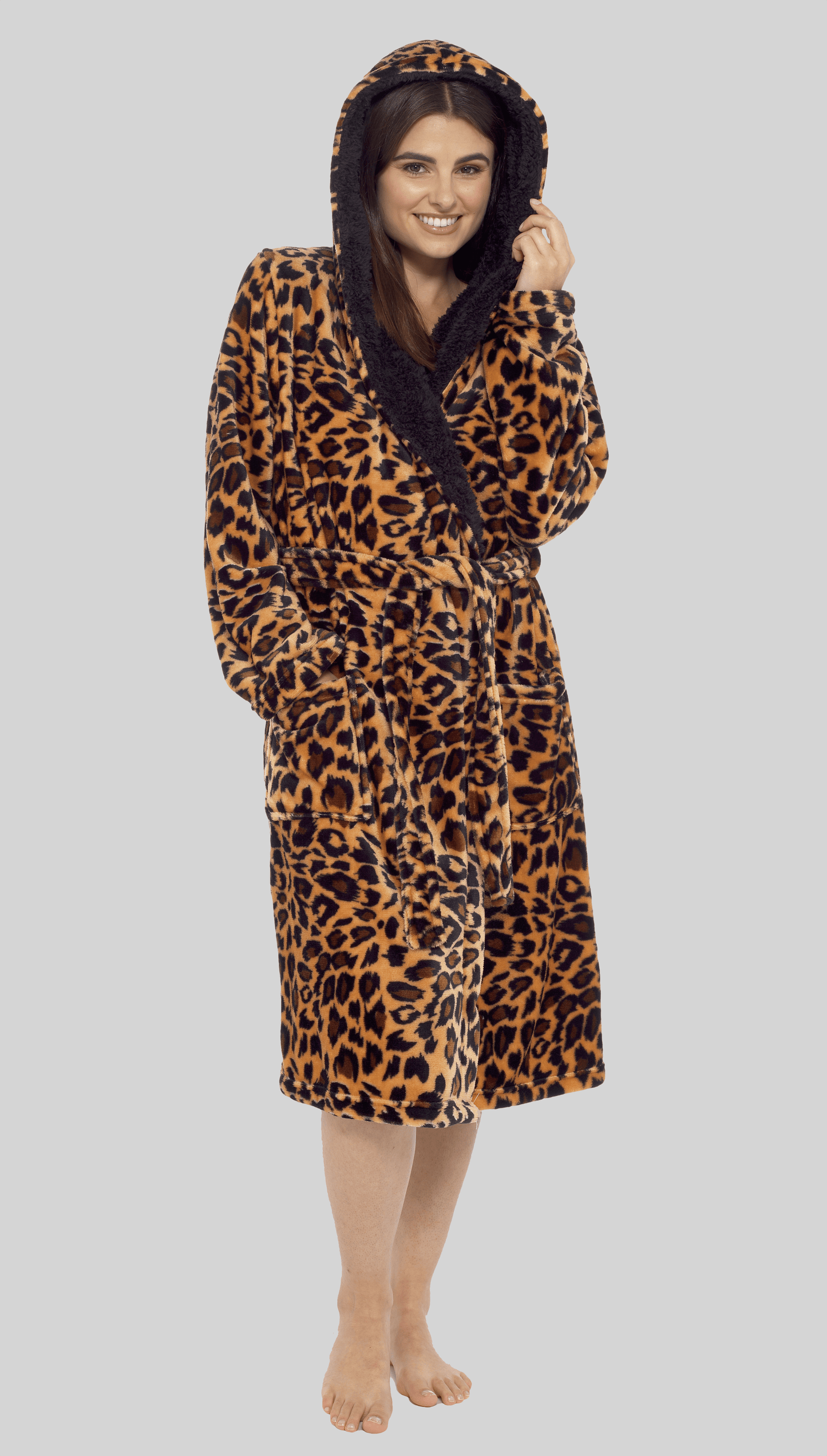 https://www.oliviarocco.com/cdn/shop/products/leopard-plush-fleece-hooded-robe-dressing-gown-with-reversible-sherpa-lining-small-uk-8-10-daisy-dreamer-dressing-gown-28613656019016.png?v=1663023517&width=1445
