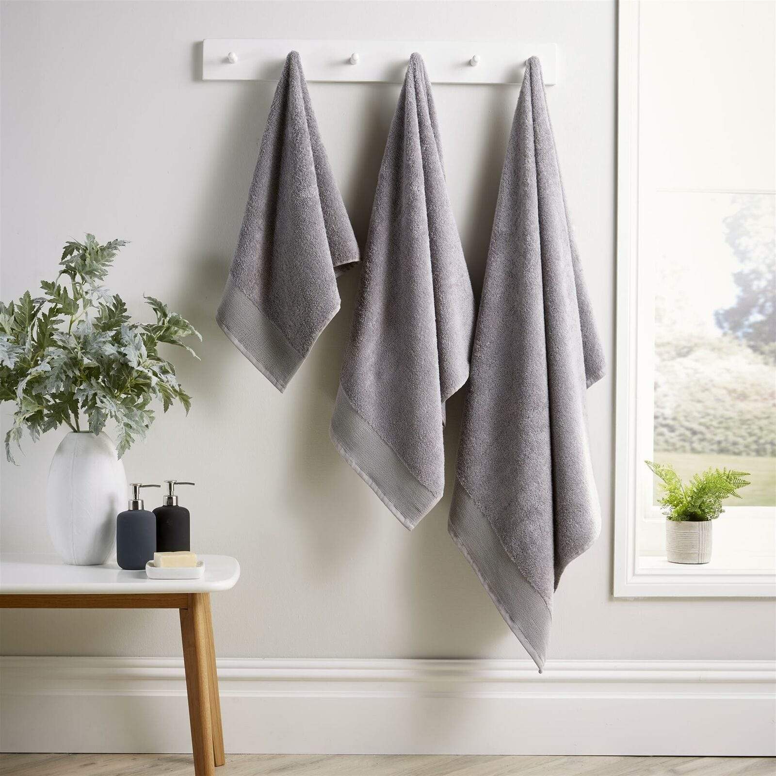 https://www.oliviarocco.com/cdn/shop/products/luxury-600gsm-bamboo-towels-eco-friendly-bathroom-essentials-hand-towel-grey-olivia-rocco-towel-28613621317704.jpg?v=1669046043